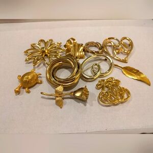 Lot 10 Brooches